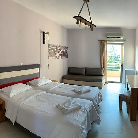 Dioni Hotel Adelianos Kampos Buitenkant foto