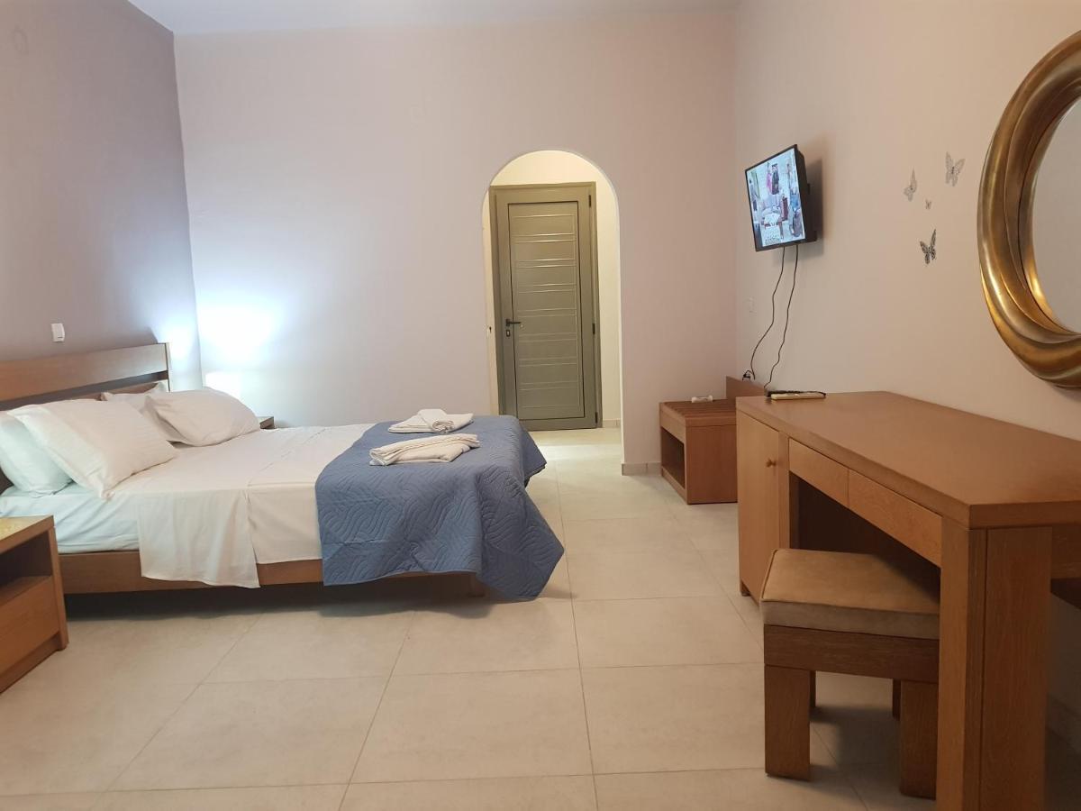 Dioni Hotel Adelianos Kampos Buitenkant foto