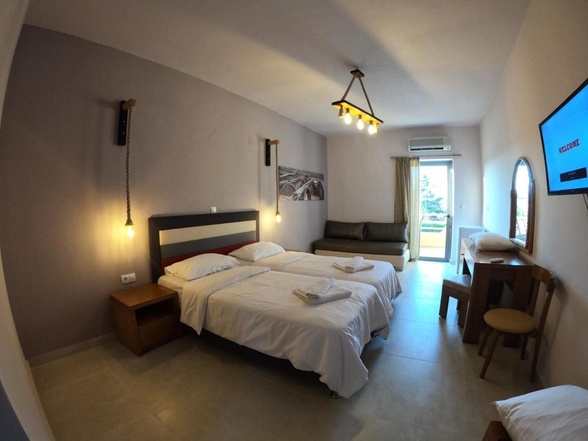 Dioni Hotel Adelianos Kampos Buitenkant foto