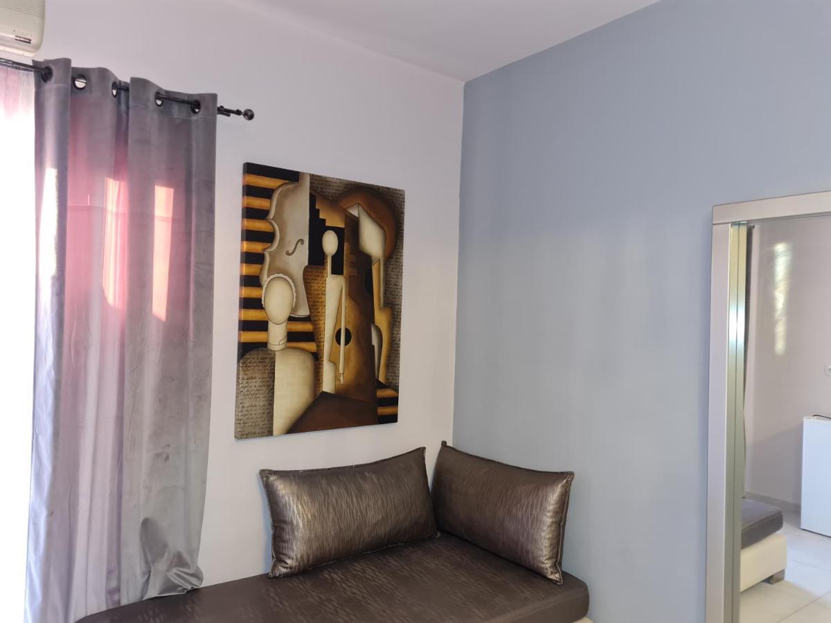 Dioni Hotel Adelianos Kampos Buitenkant foto