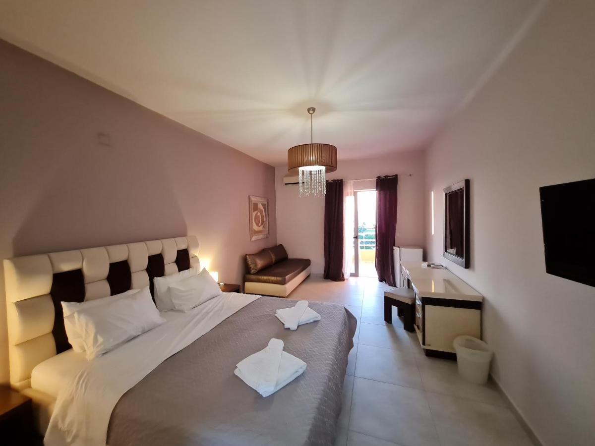 Dioni Hotel Adelianos Kampos Buitenkant foto