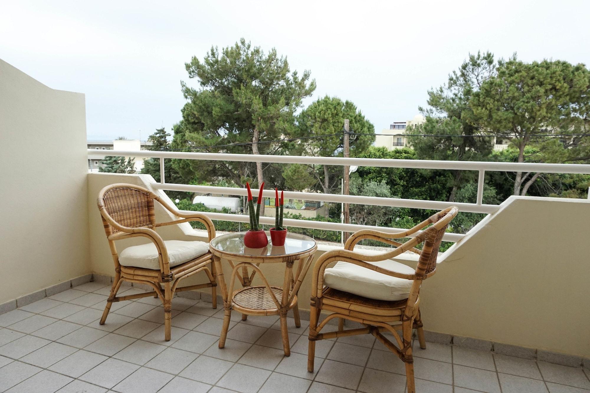 Dioni Hotel Adelianos Kampos Buitenkant foto