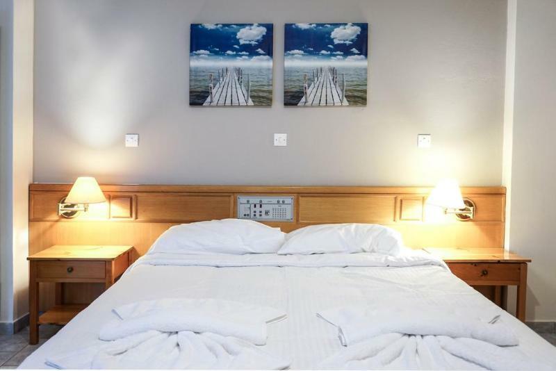 Dioni Hotel Adelianos Kampos Buitenkant foto