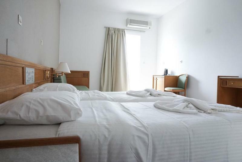 Dioni Hotel Adelianos Kampos Buitenkant foto