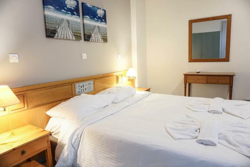 Dioni Hotel Adelianos Kampos Buitenkant foto