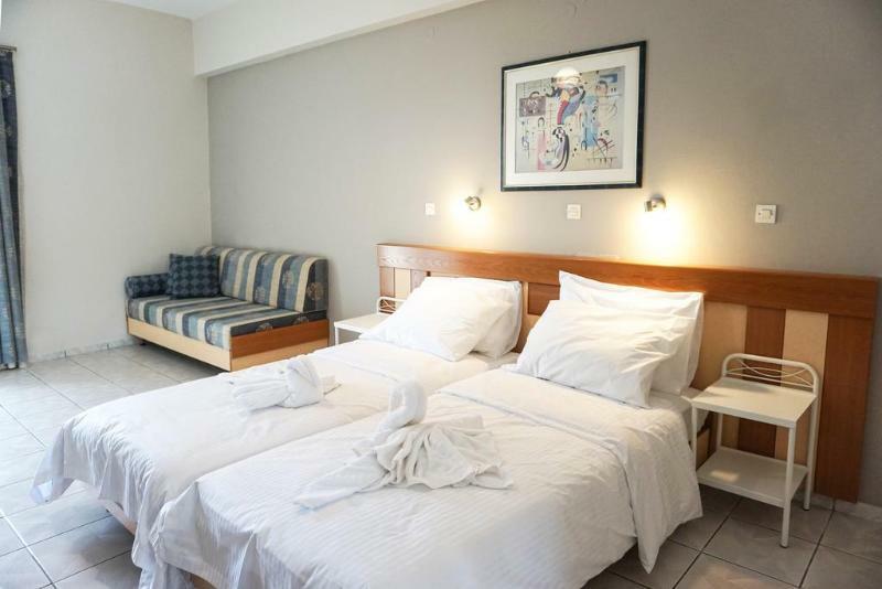 Dioni Hotel Adelianos Kampos Buitenkant foto