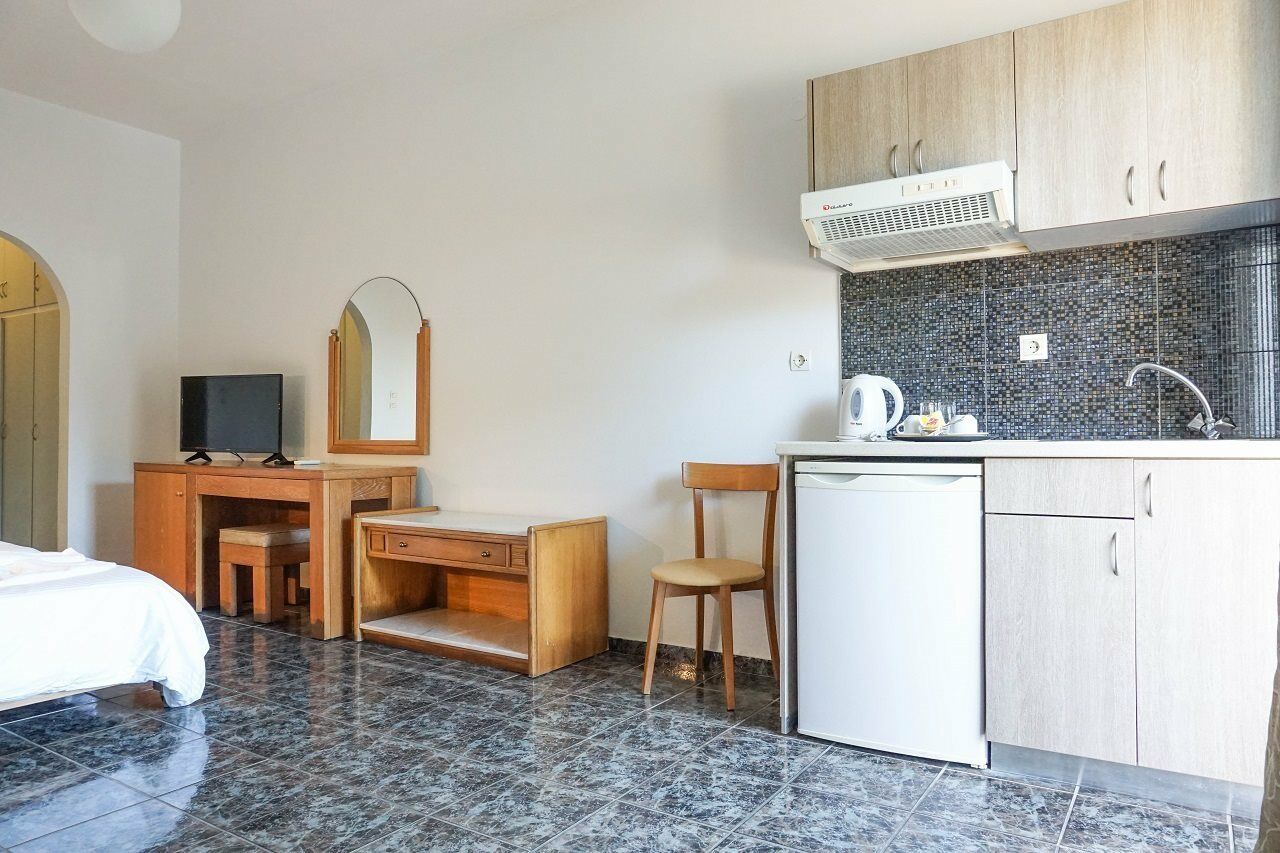 Dioni Hotel Adelianos Kampos Buitenkant foto